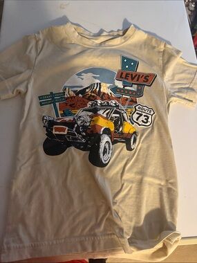 Levi's Kids Short Sleeve Tee in Cream with Vintage Car Graphic